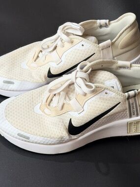 Nike Cream and Black Casual Sneakers